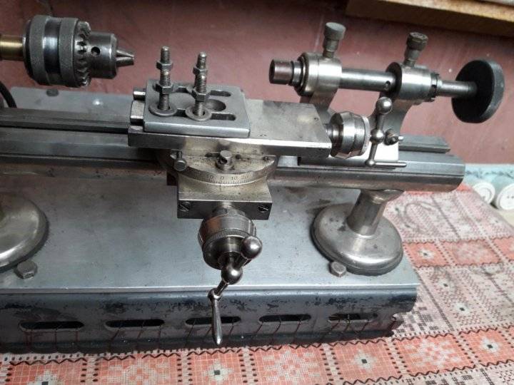 Токарный станок производства часов -