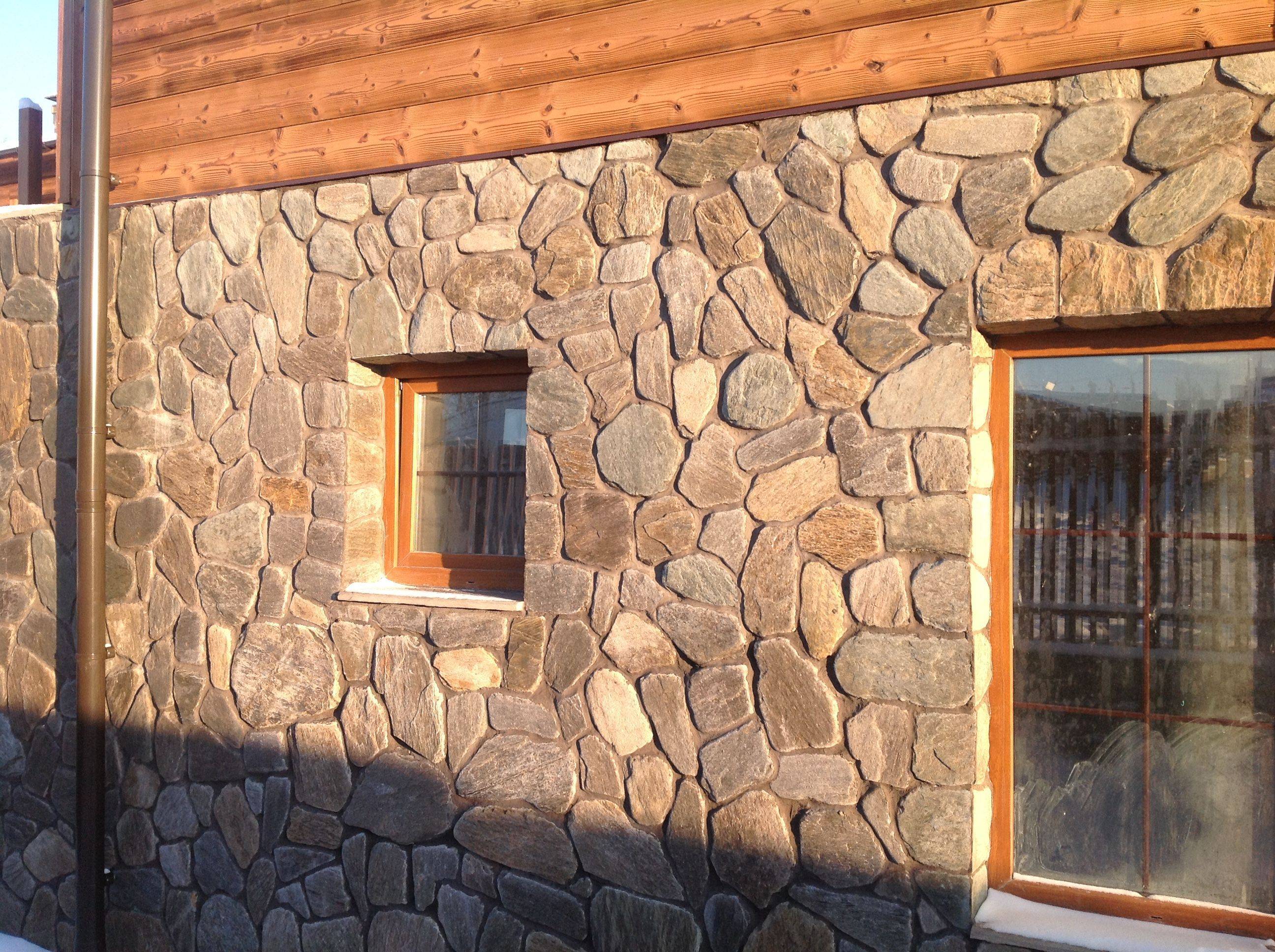 Натуральный камень для облицовки фасада загородного дома