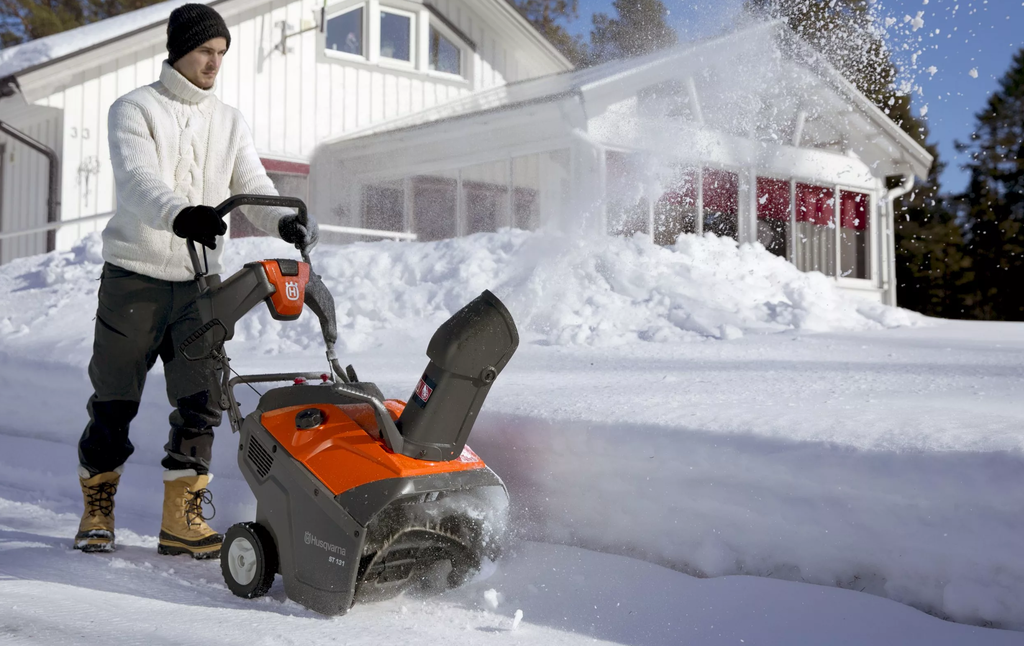 Бензиновые снегоуборщики husqvarna – описание наиболее популярных моделей