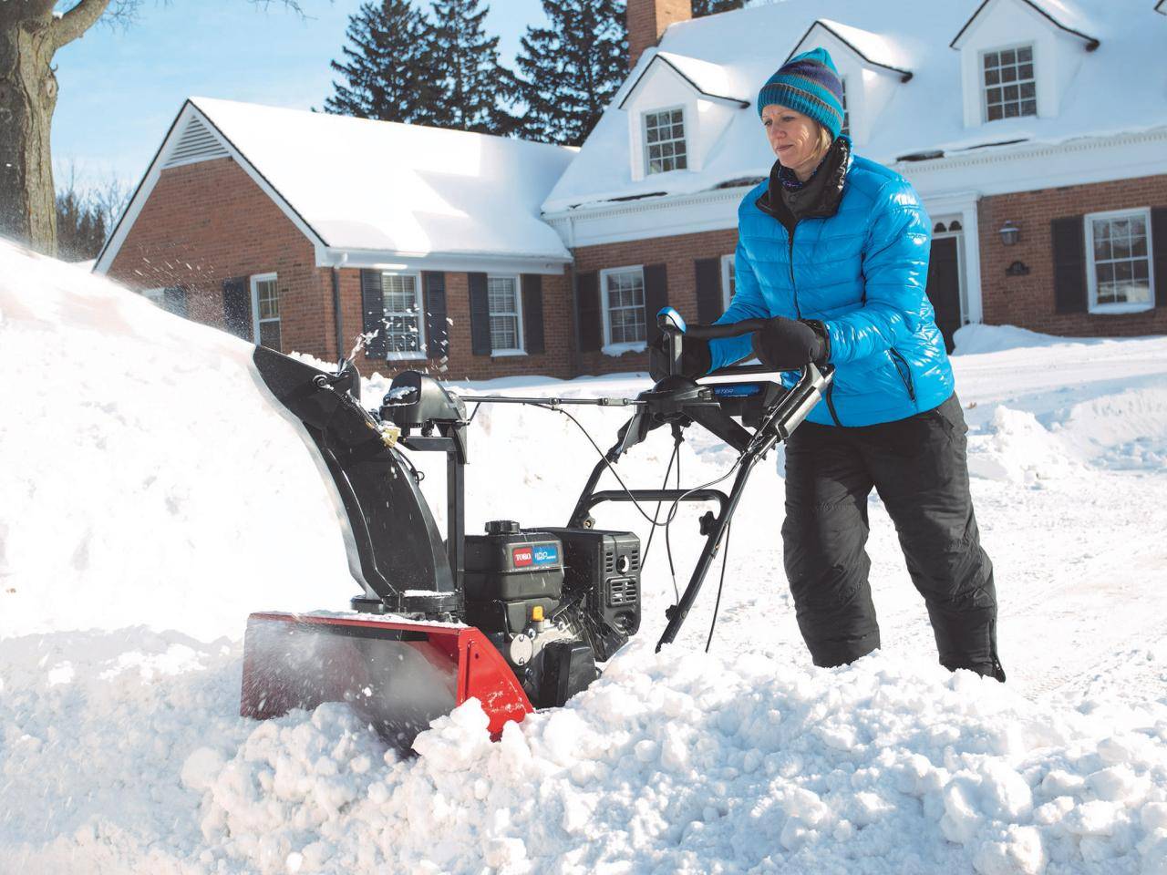 Снегоуборочный аппарат для дачи или дома: как выбрать лучший, рейтинг популярных моделей - электрических и бензиновых, самоходных и ручных, их плюсы и минусы