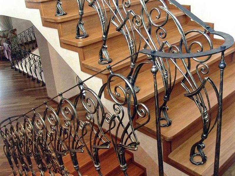 Кованые лестницы: фото ковки, элементы на второй этаж, металлическая и художественная, изготовление ступеней