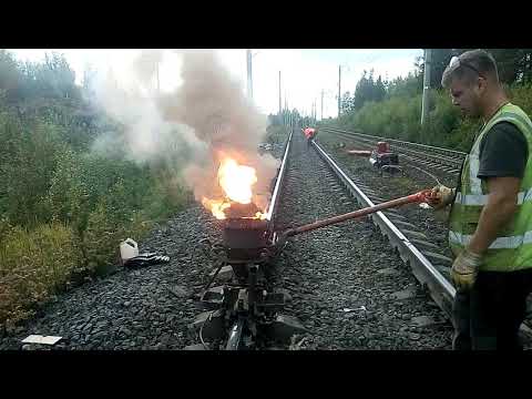 Термитная сварка рельсов. видео на железной дороге