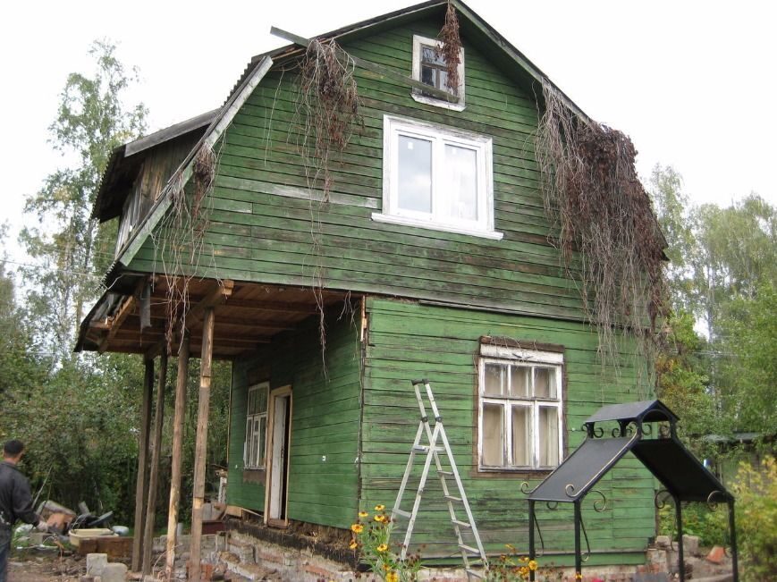Реконструкция — перестройка старых дачных и деревенских домов из бревна и бруса.