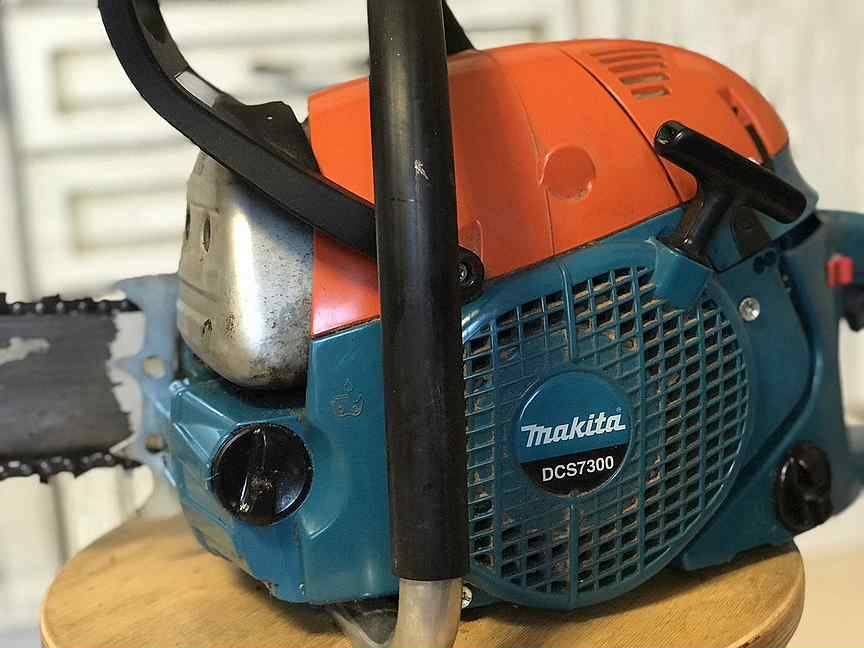 Профессиональная японская бензопила Makita DCS7300