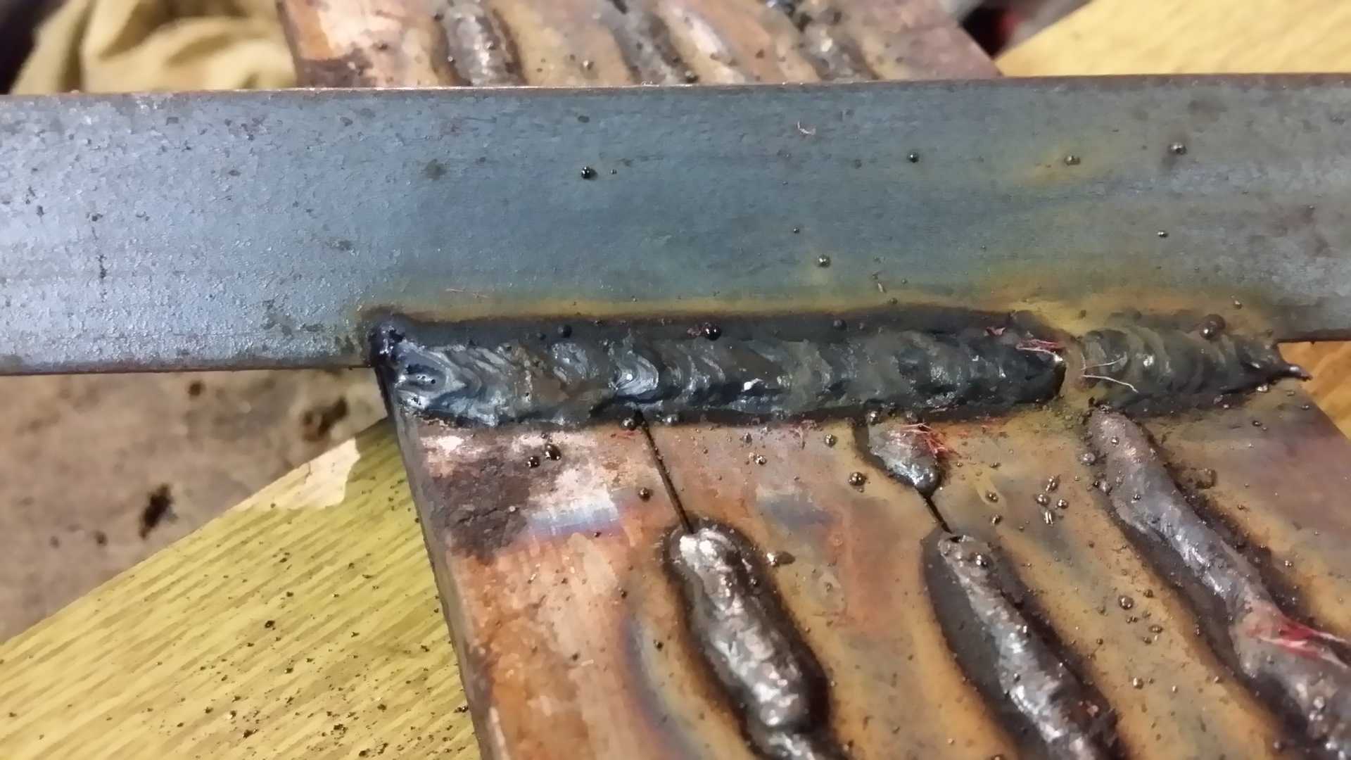 Сварка профильной трубы полуавтоматом без газа обычной проволокой -