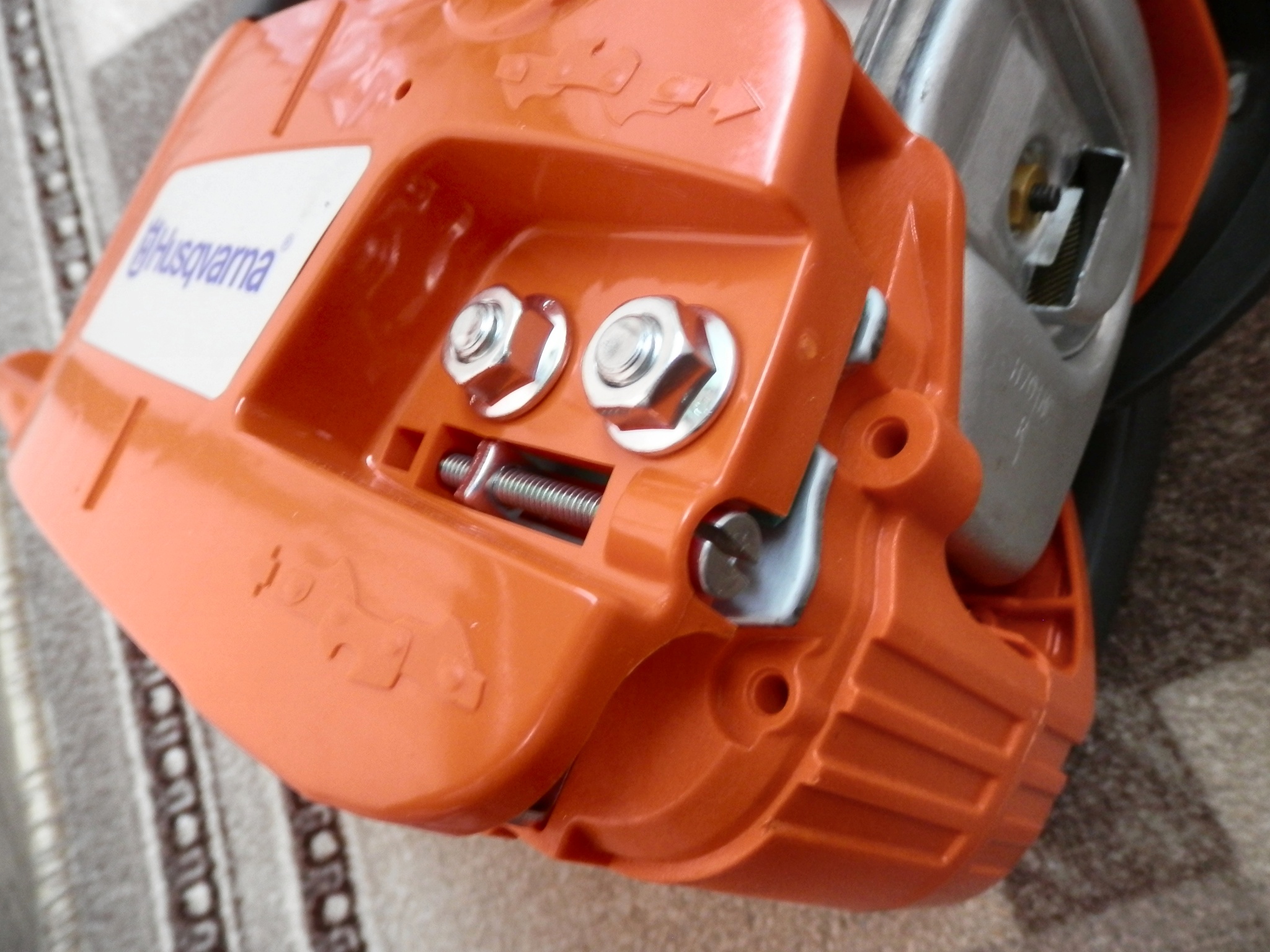 Практичный и удобный помощник — бензопила Husqvarna 236