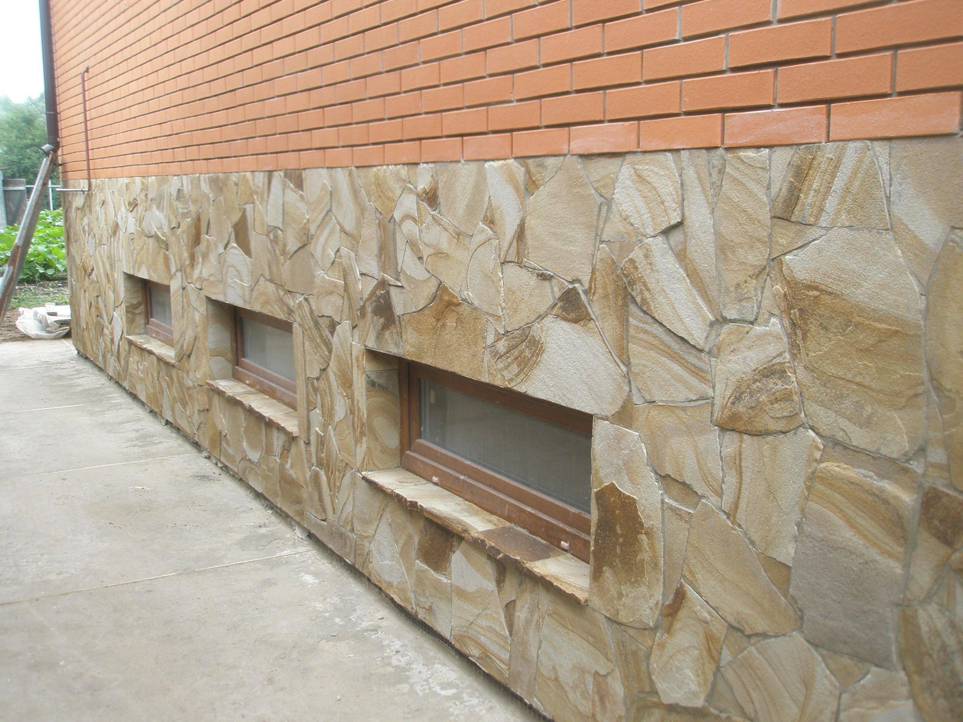Облицовка фасадов натуральным камнем: особенности технологии, преимущества и недостатки